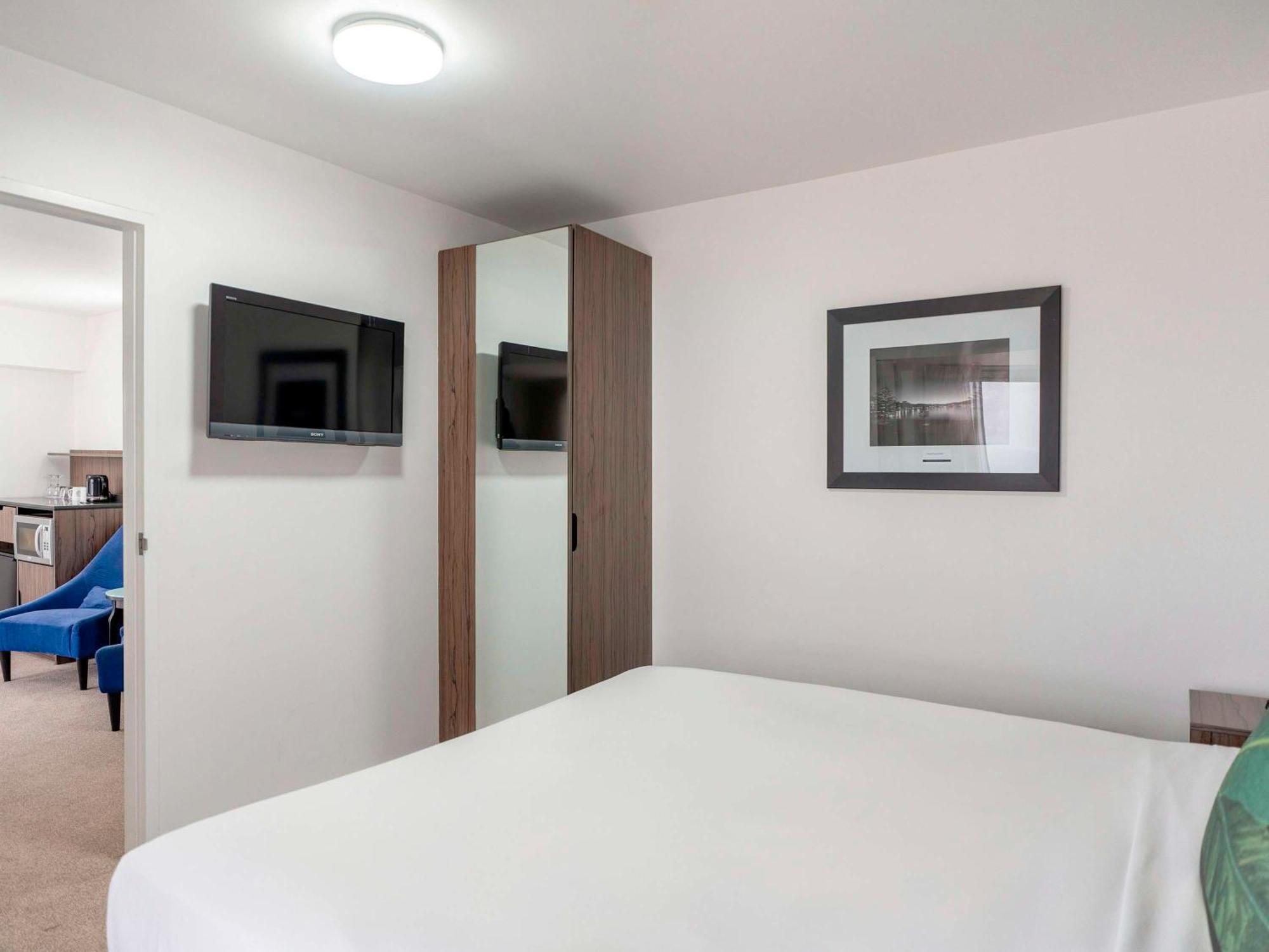 Mercure And 3*