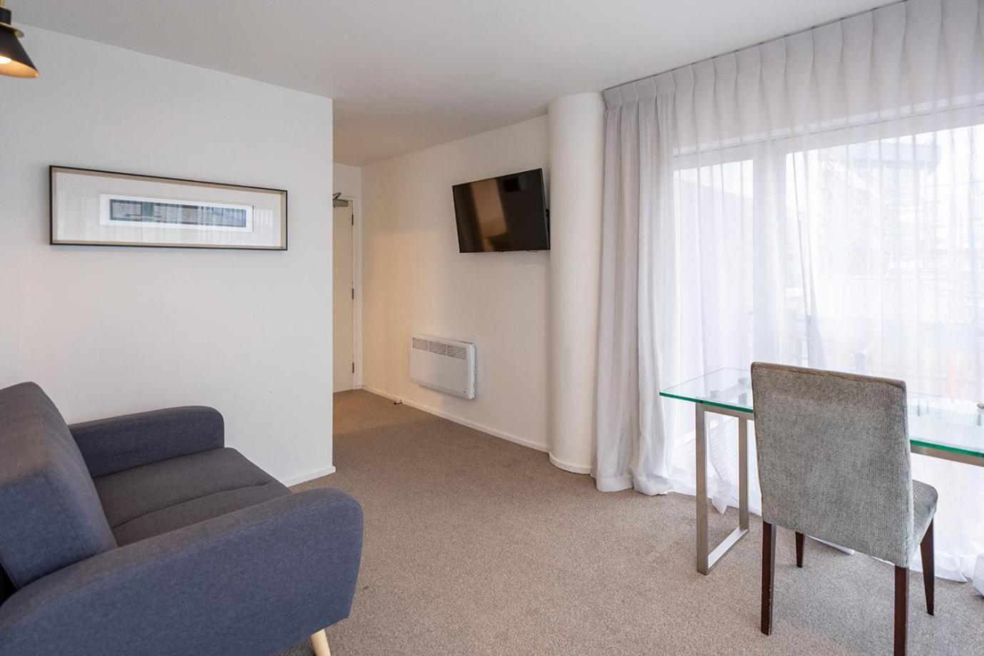 Mercure And 3*