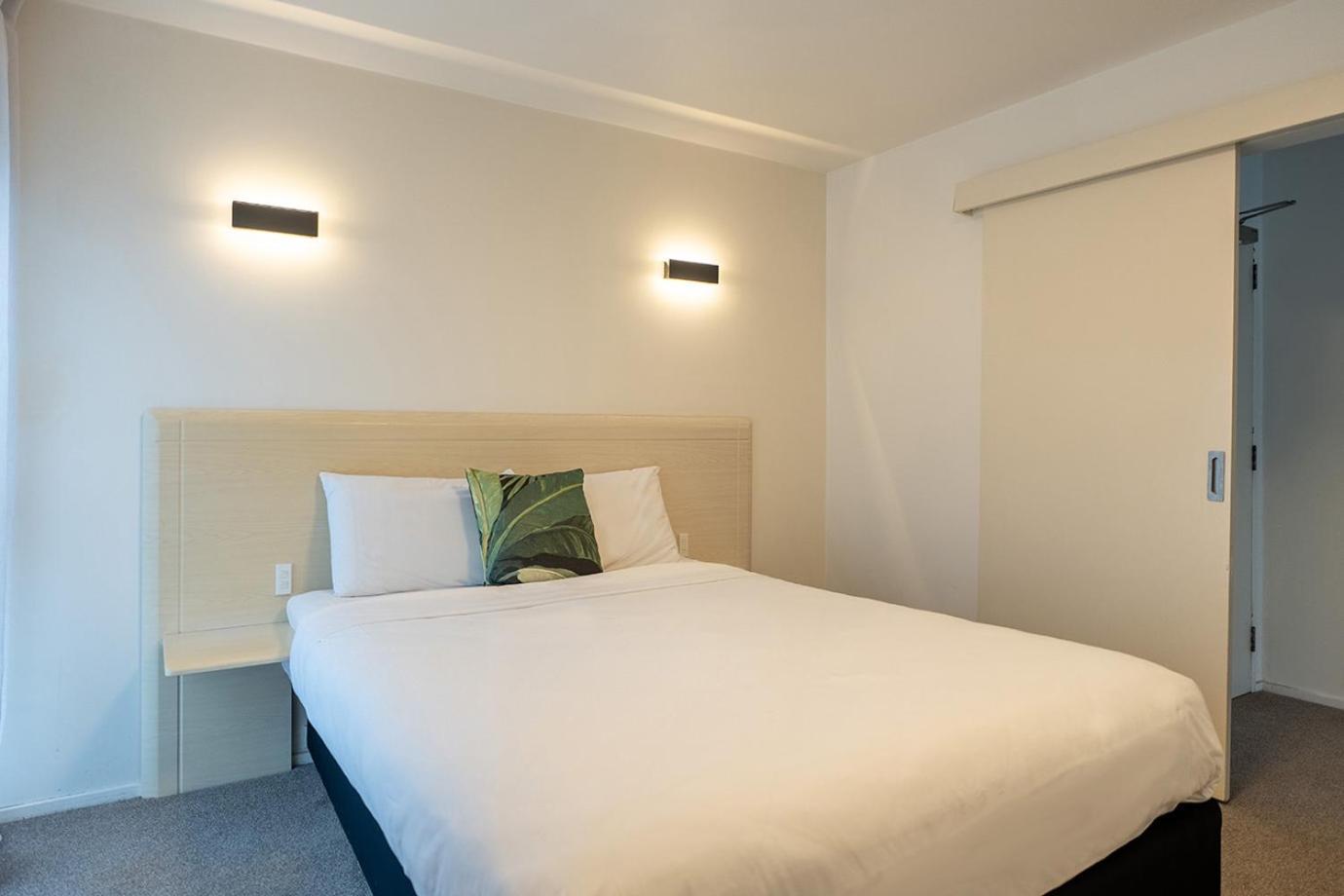 Mercure And 3* Wellington
