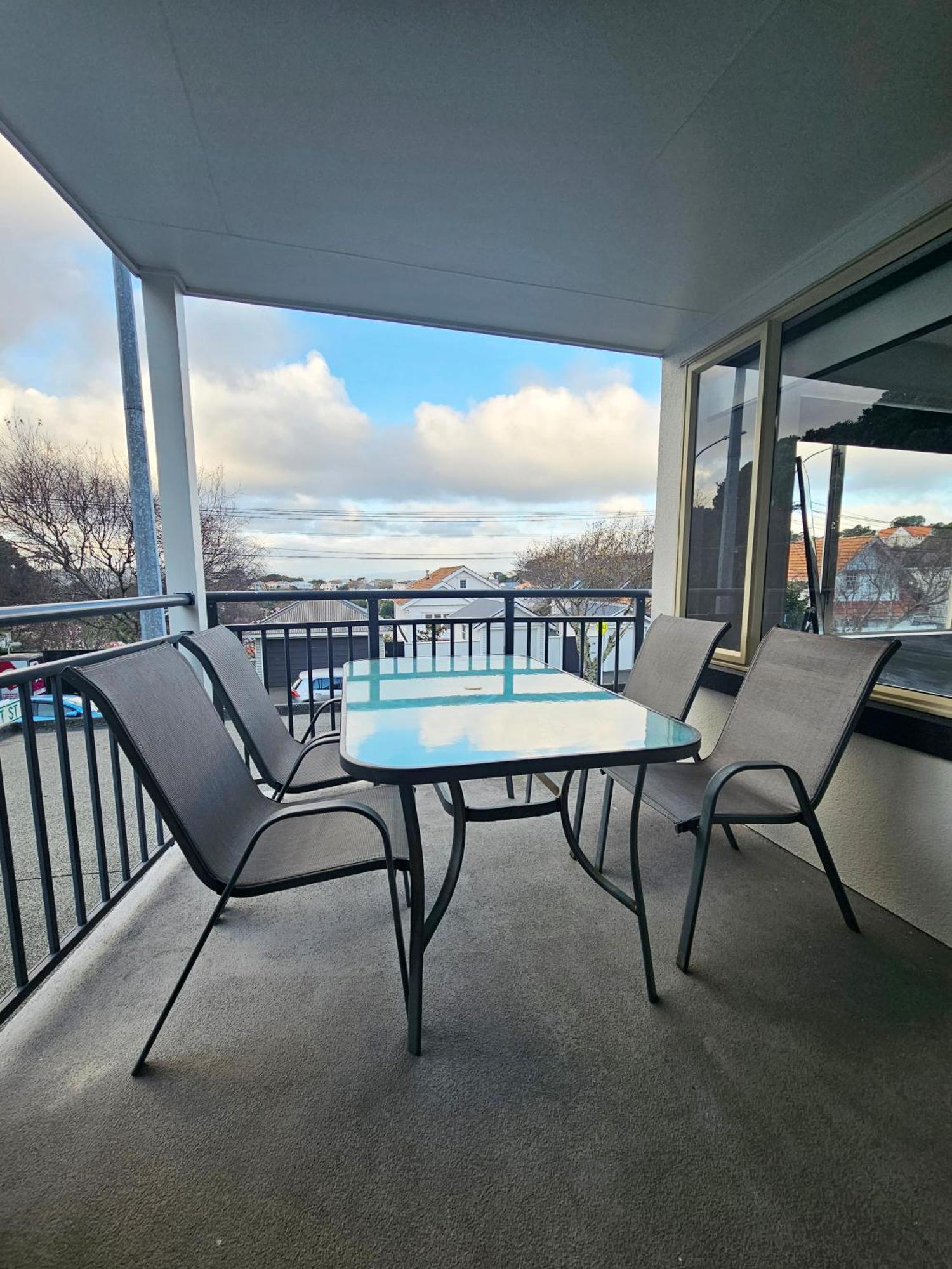 Light & Airy Heart Of Central Kelburn! Apartment