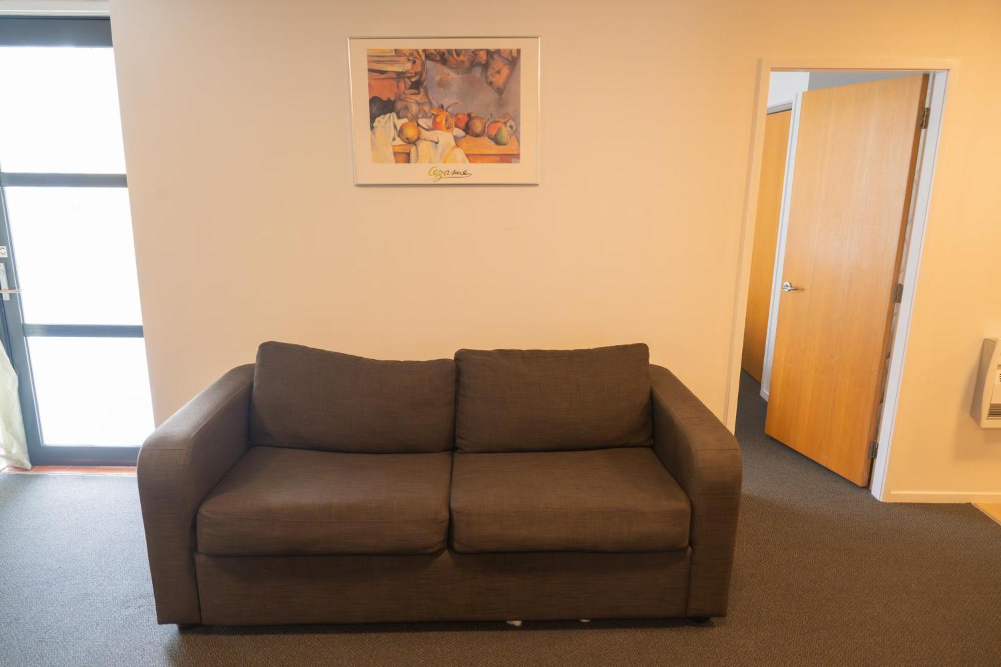 Victoria Court Motor 4*