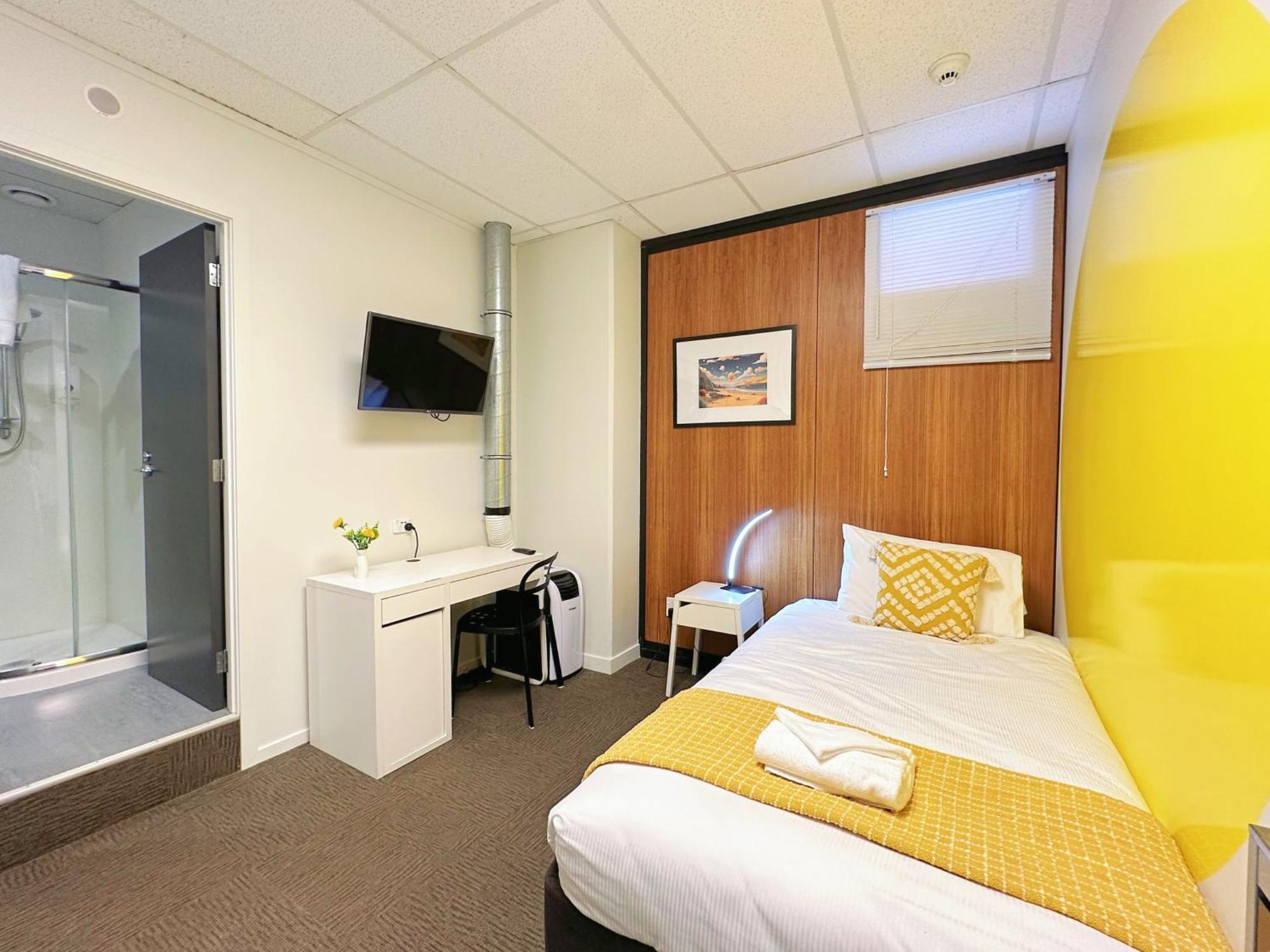 Wellington Hotel *