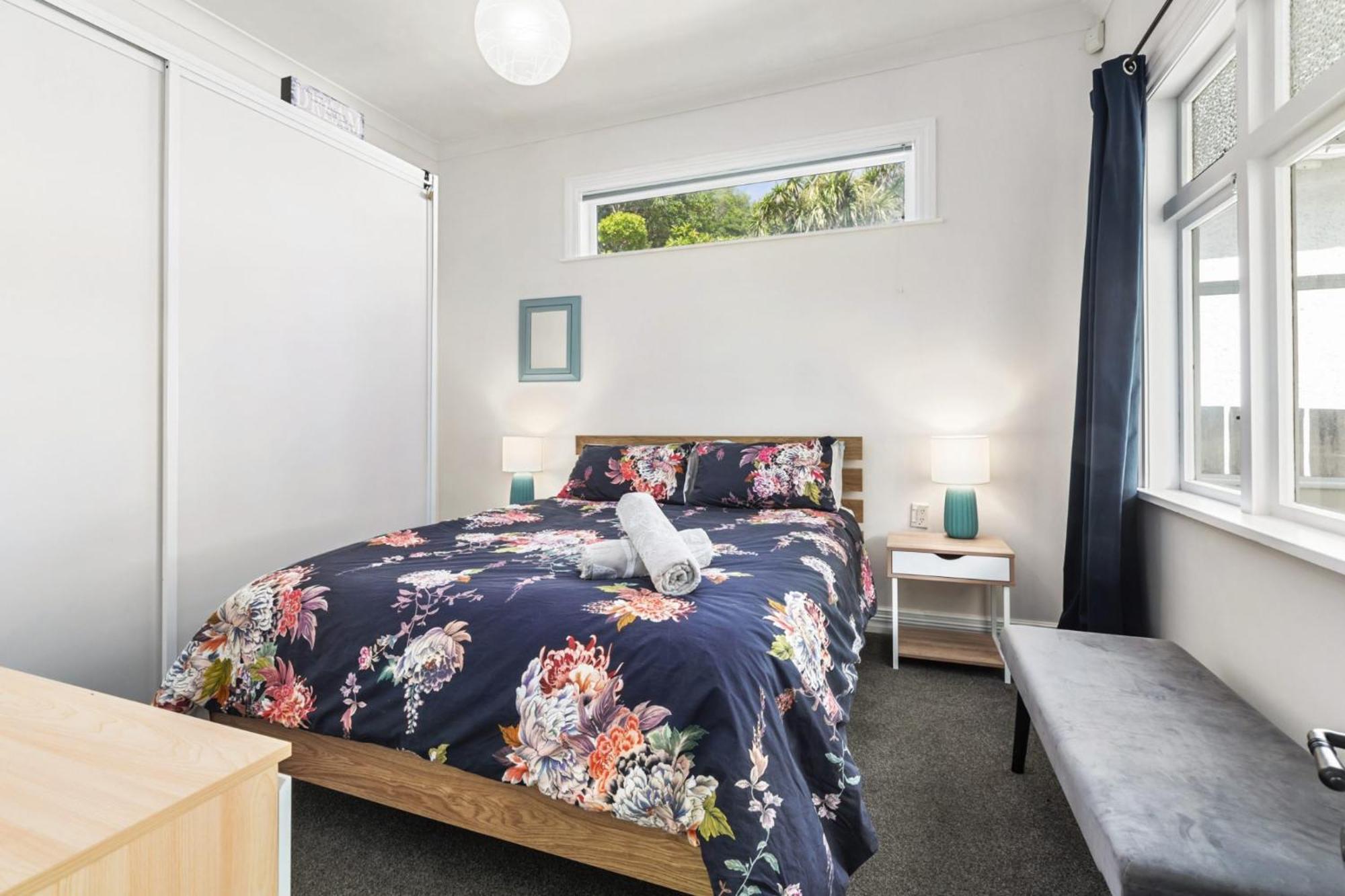 Peaceful & Private With Carparks * Wellington