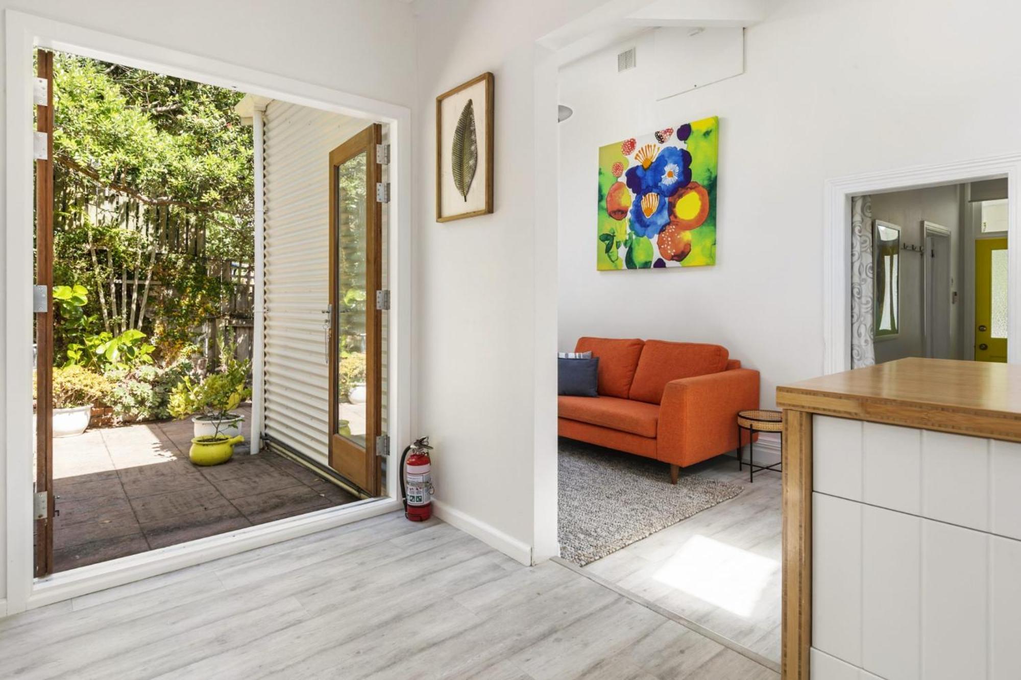Peaceful & Private With Carparks Holiday home Wellington