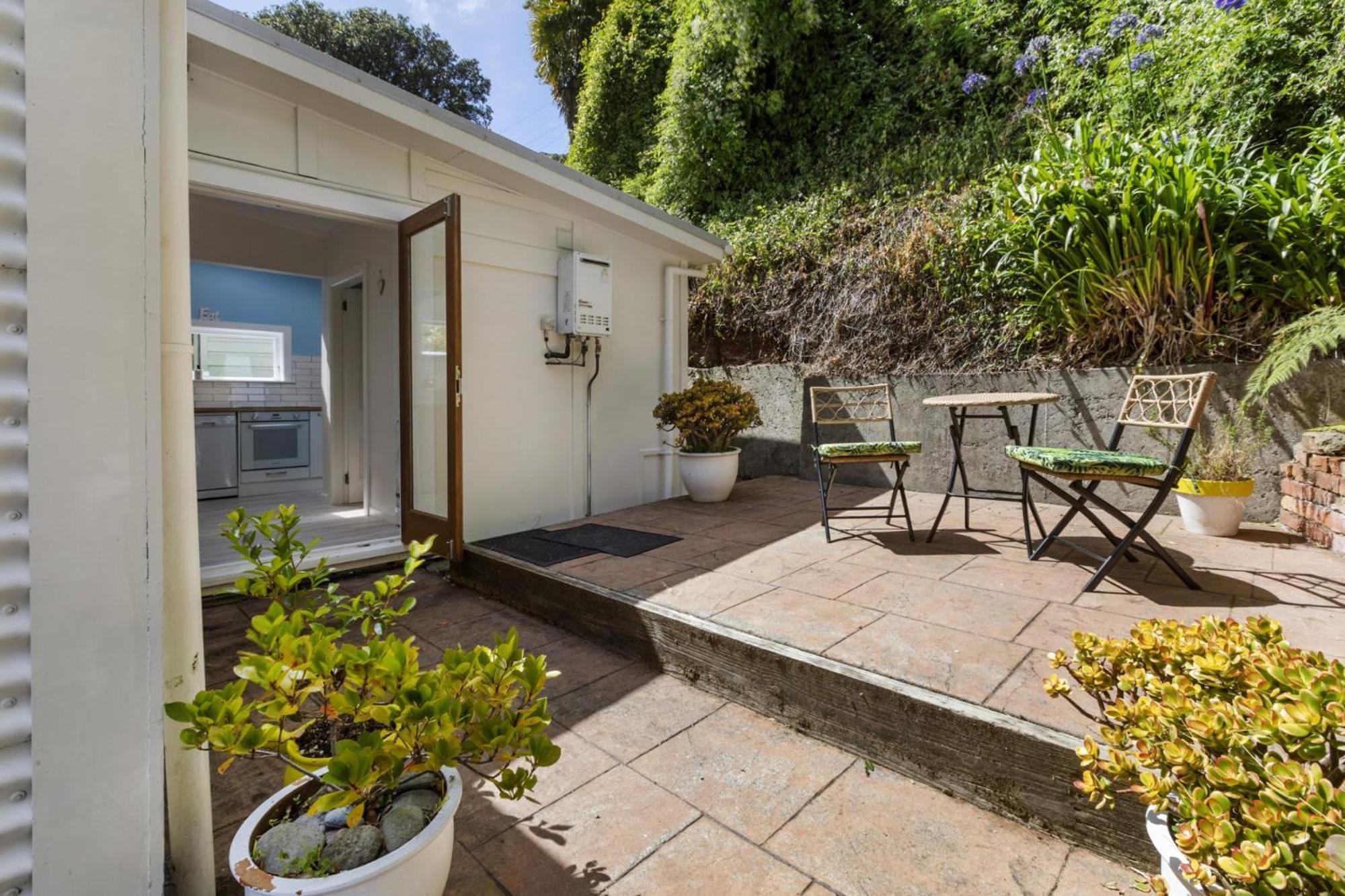 Peaceful & Private With Carparks * Wellington