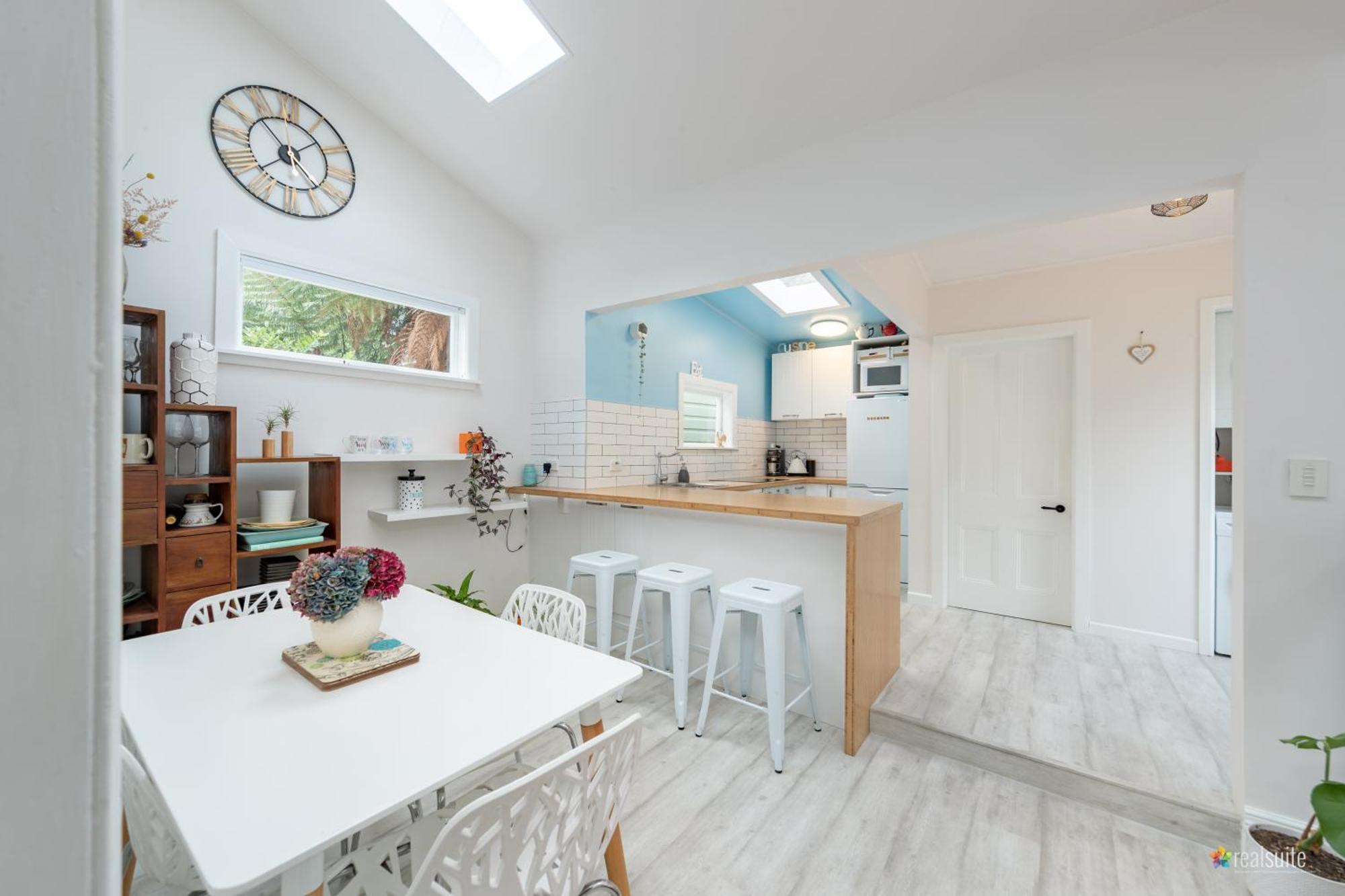Peaceful & Private With Carparks Holiday home Wellington