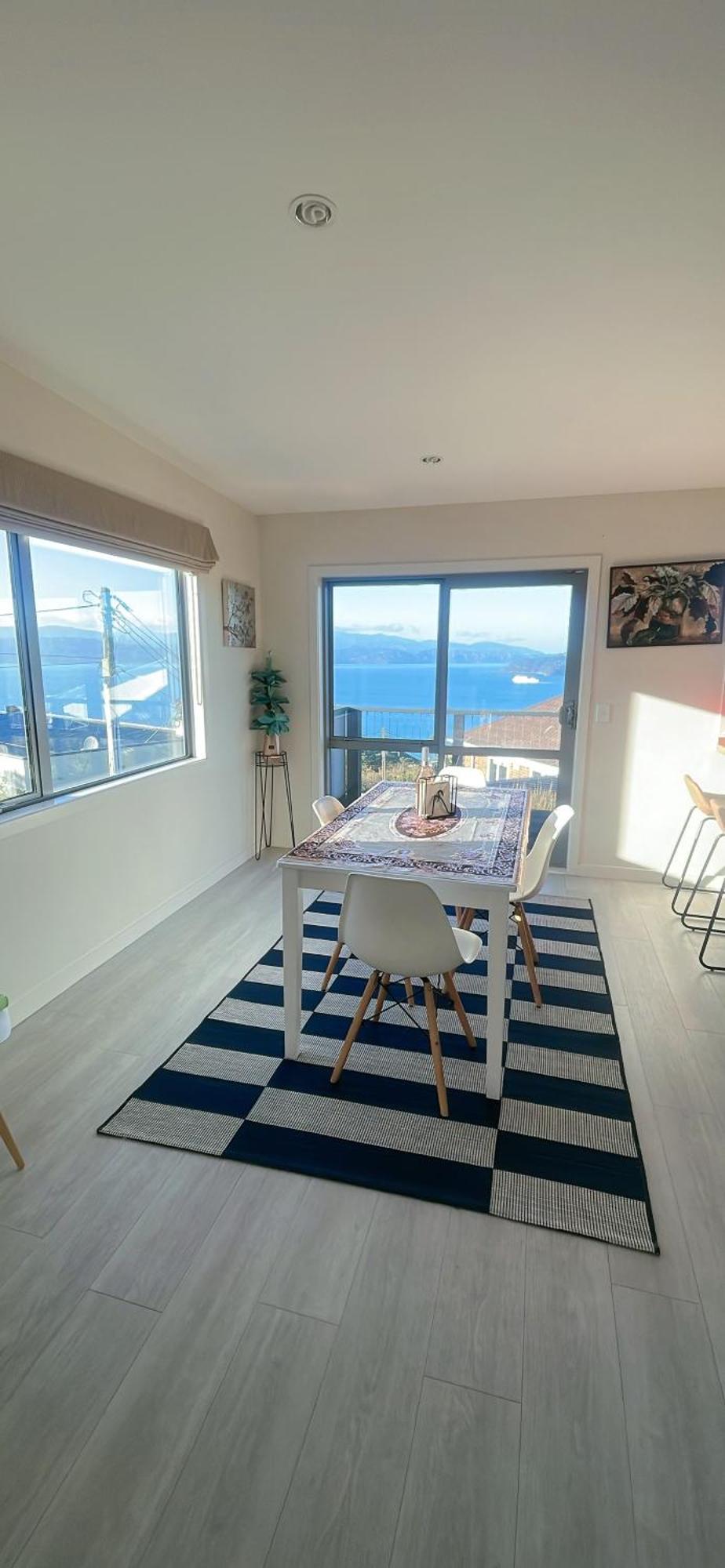 Homestay Sea Views From Sunny House Wellington