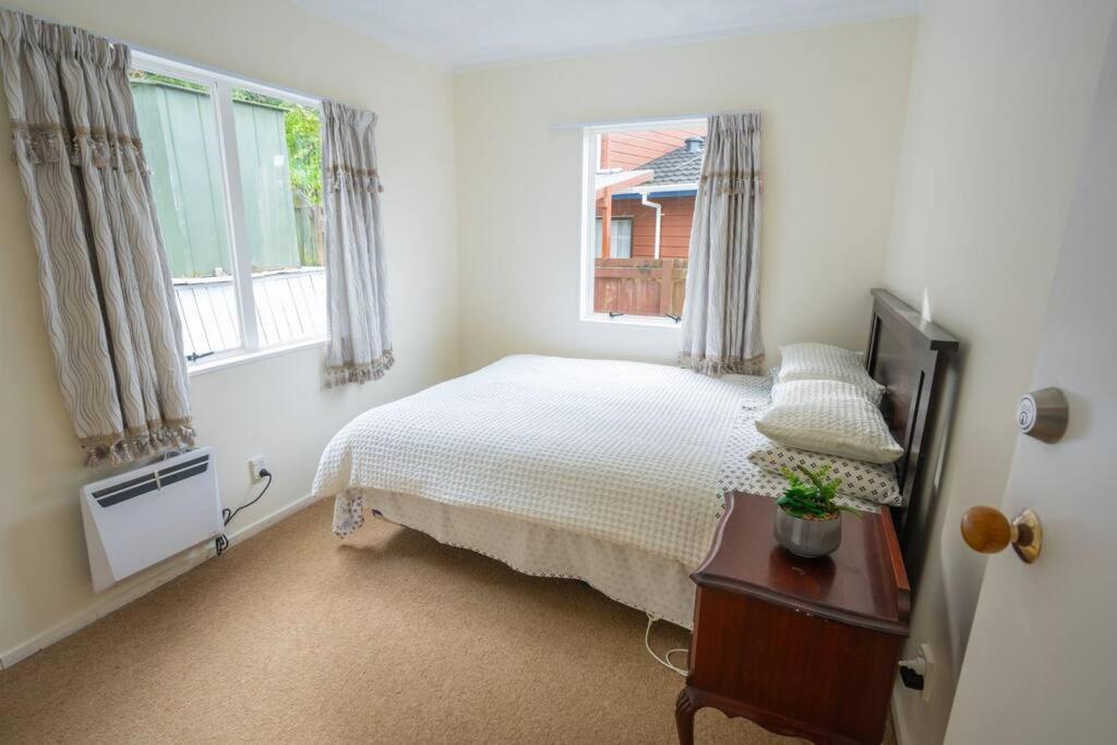 Holiday home Big Sale In Winter Three Bedrooms Two Bathrooms In Karori Wellington