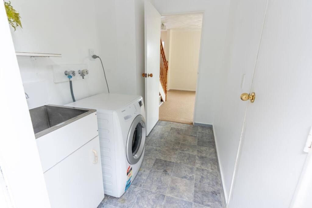Big Sale In Winter Three Bedrooms Two Bathrooms In Karori * Wellington