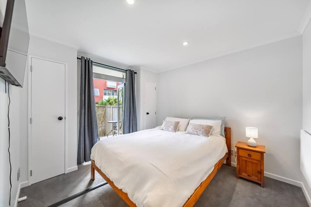 Seaside Escape, Your Coastal Getaway Apartment Wellington