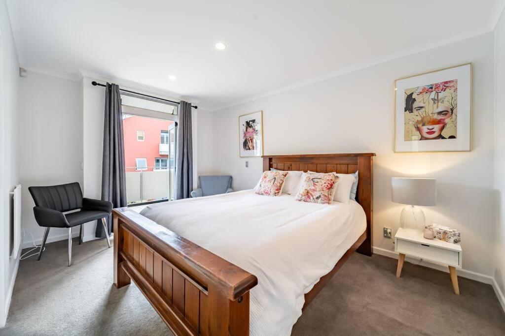Seaside Escape, Your Coastal Getaway Wellington