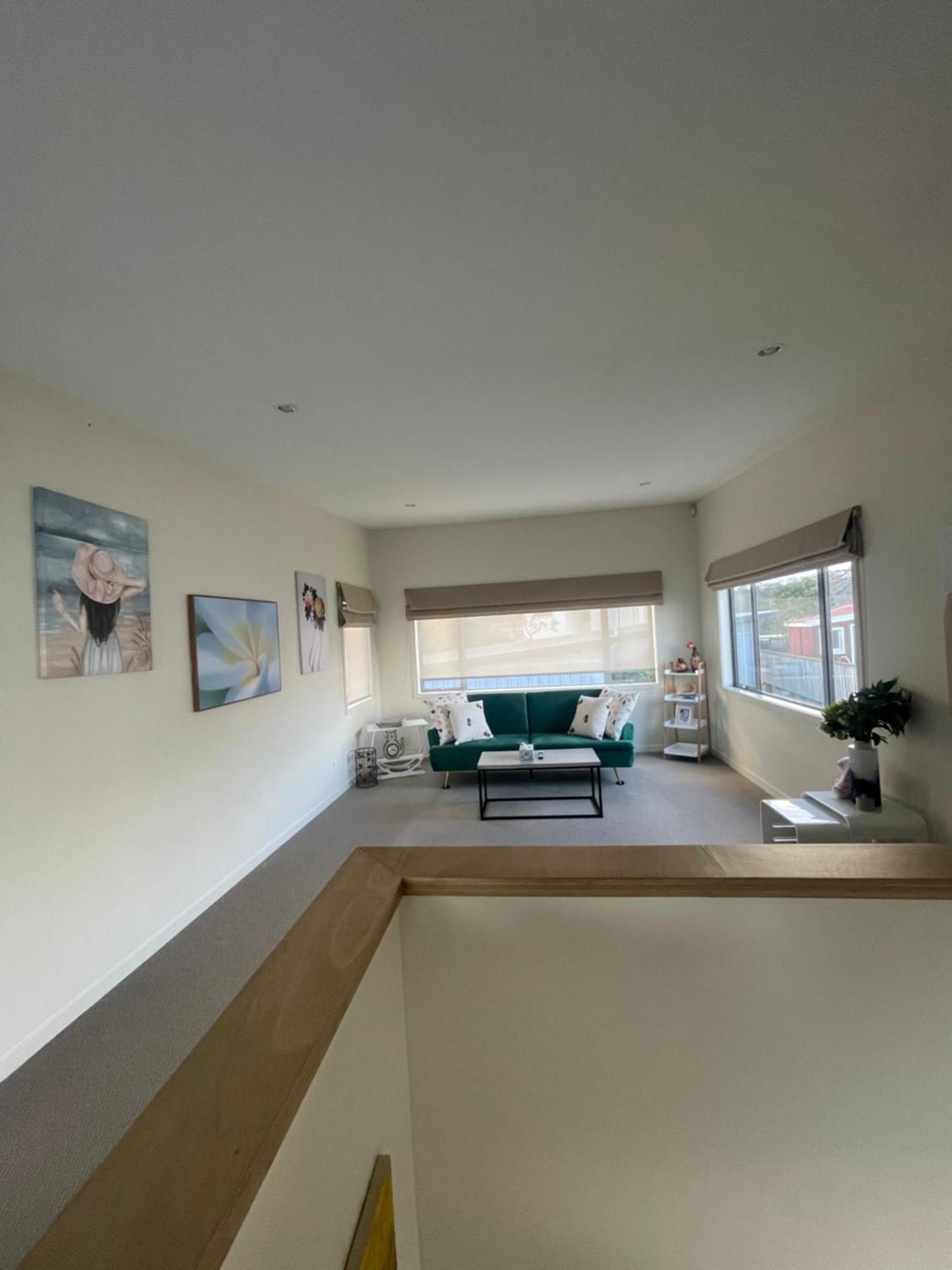 Sea Views From Sunny House Homestay Wellington