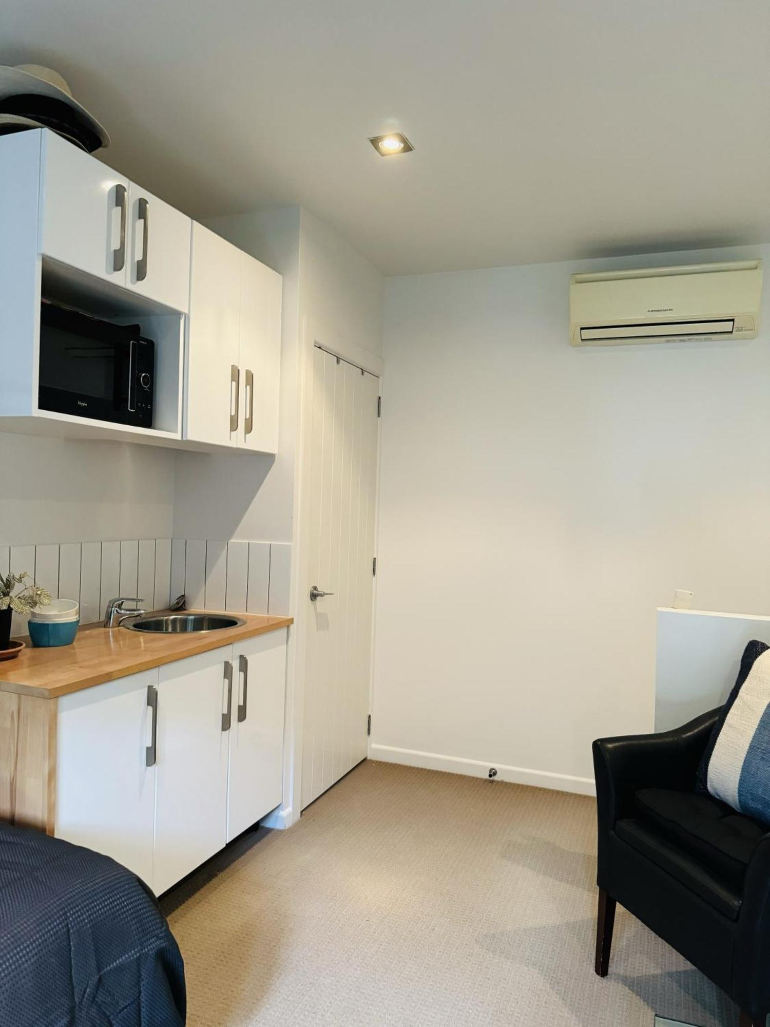 Furnished, Modern Wellington