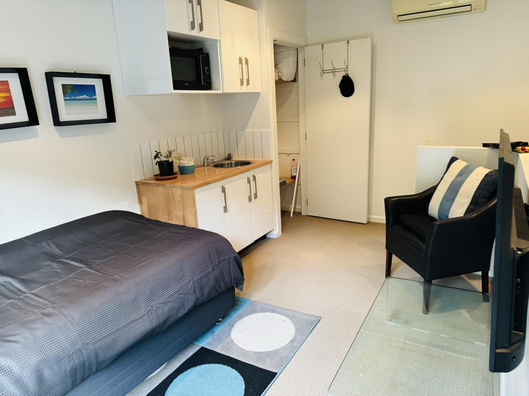 Furnished, Modern
