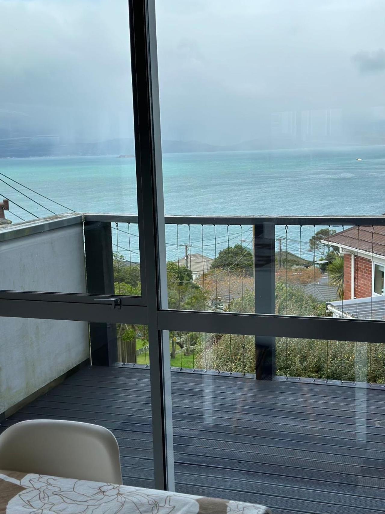 Sea Views From Sunny House Homestay Wellington