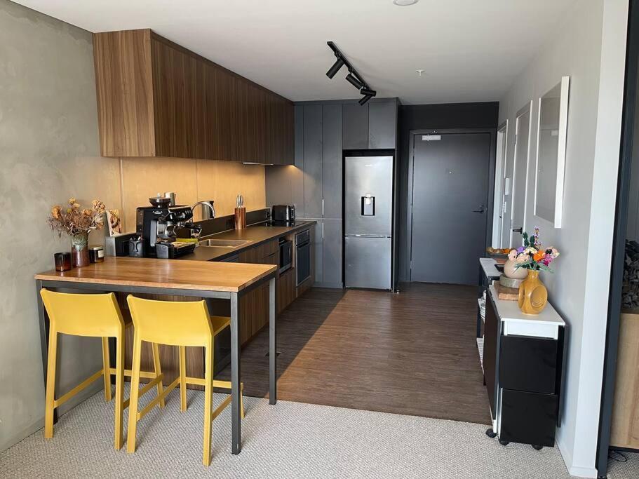 Modern Two Bedroom With Free Parking *