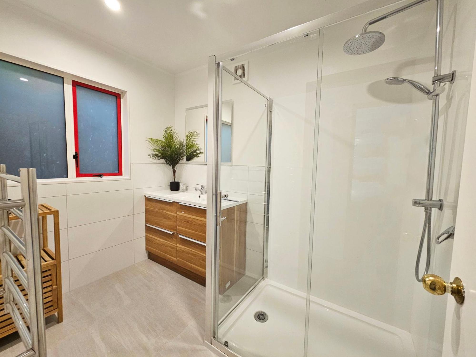 Apartment Two Bedrooms, Private With Garage, City Fringe