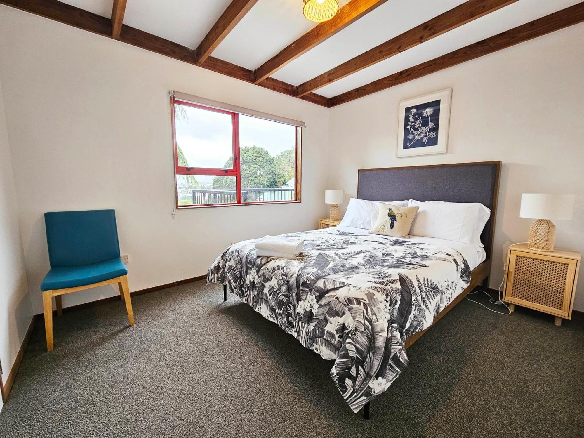Two Bedrooms, Private With Garage, City Fringe * Wellington