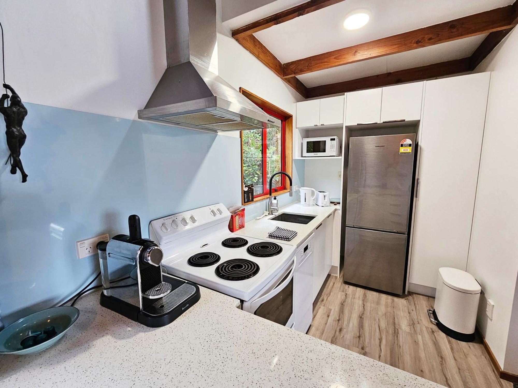 Apartment Two Bedrooms, Private With Garage, City Fringe