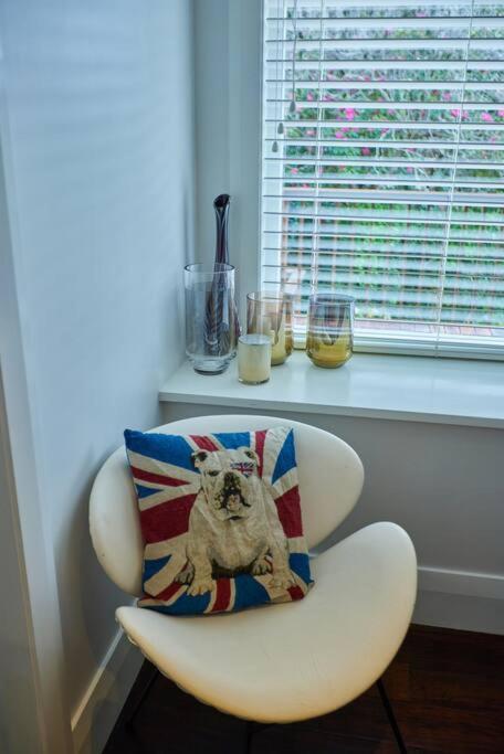 With Hot Tub, Heated Pool & Tennis Court * Wellington