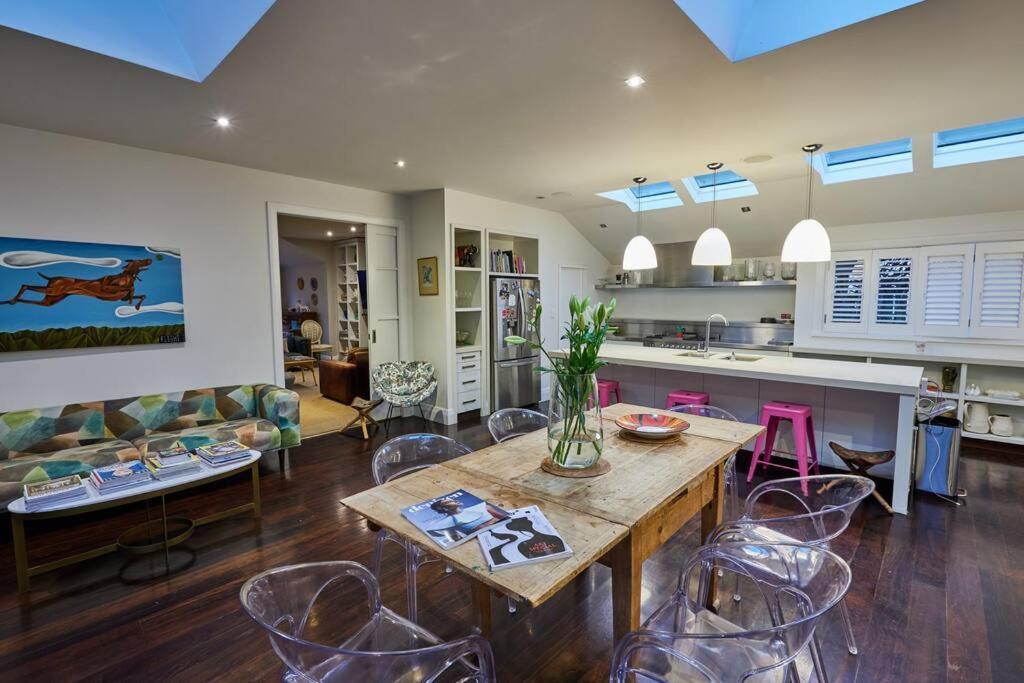 With Hot Tub, Heated Pool & Tennis Court * Wellington