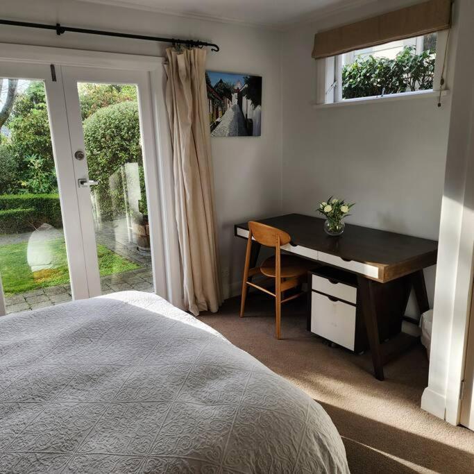 Holiday home With Hot Tub, Heated Pool & Tennis Court Wellington
