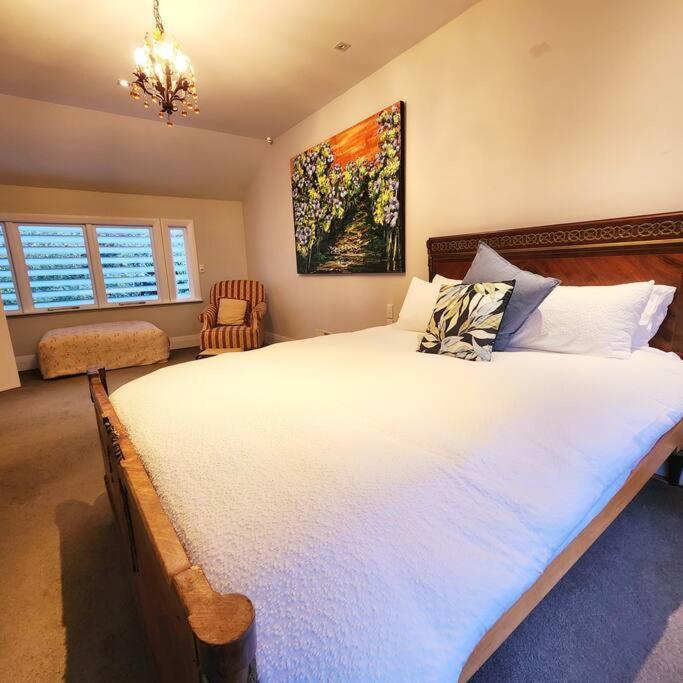 Holiday home With Hot Tub, Heated Pool & Tennis Court