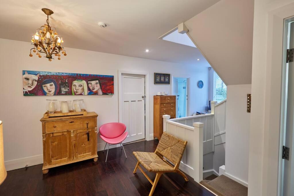 With Hot Tub, Heated Pool & Tennis Court * Wellington