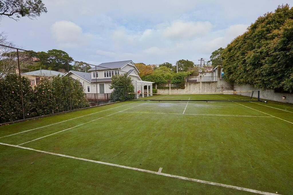 Holiday home With Hot Tub, Heated Pool & Tennis Court Wellington
