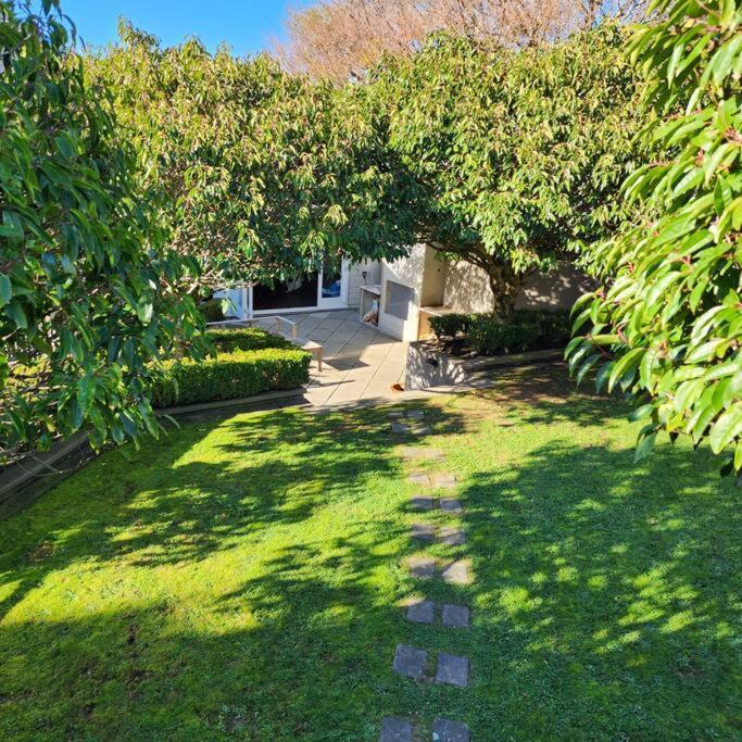 With Hot Tub, Heated Pool & Tennis Court * Wellington