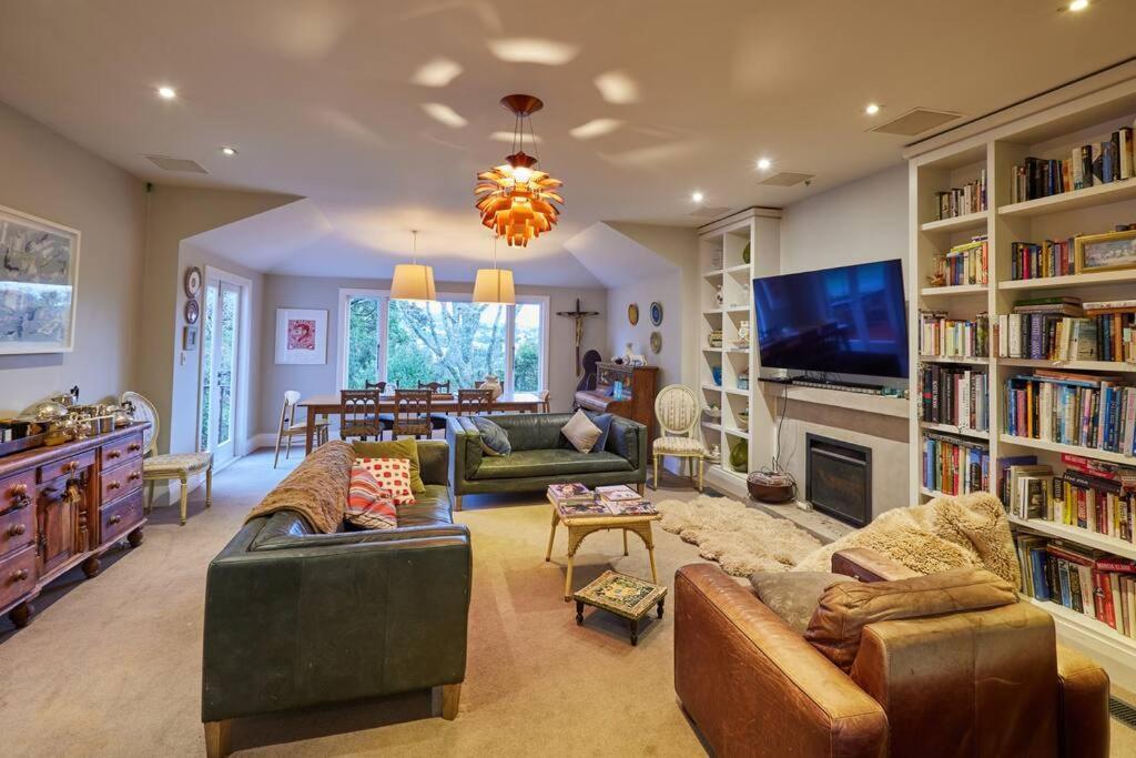 Holiday home With Hot Tub, Heated Pool & Tennis Court *