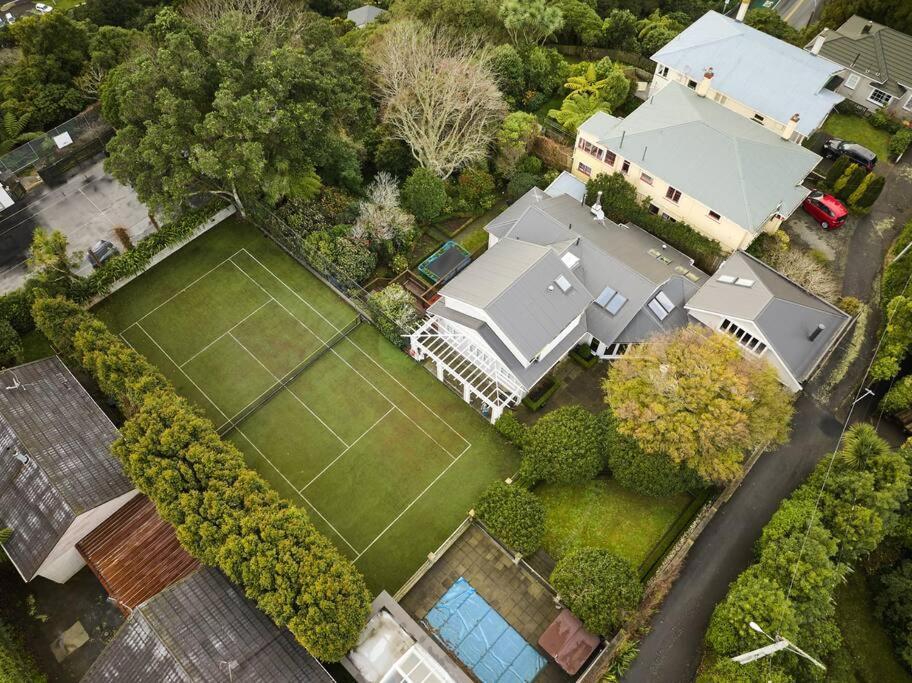 With Hot Tub, Heated Pool & Tennis Court *