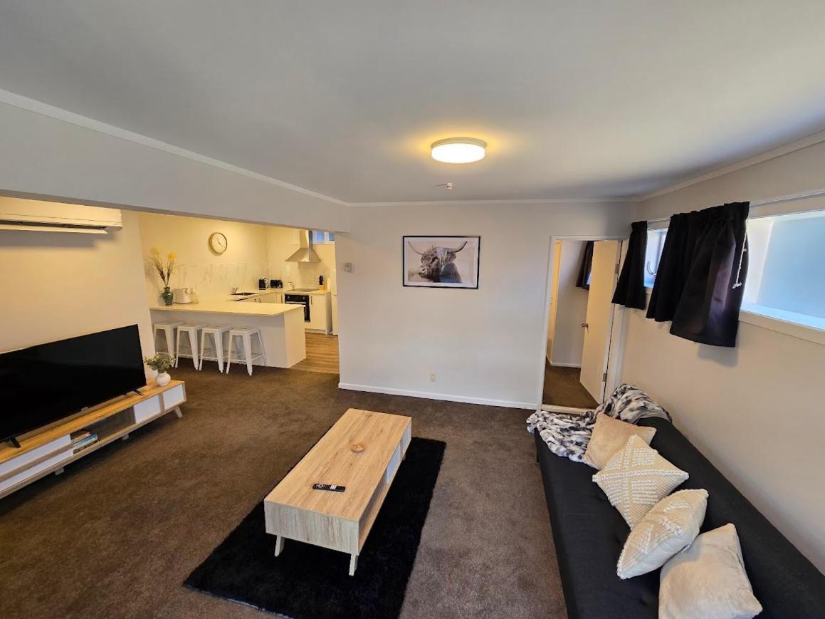 Abode For Two And A Few Paws Wellington