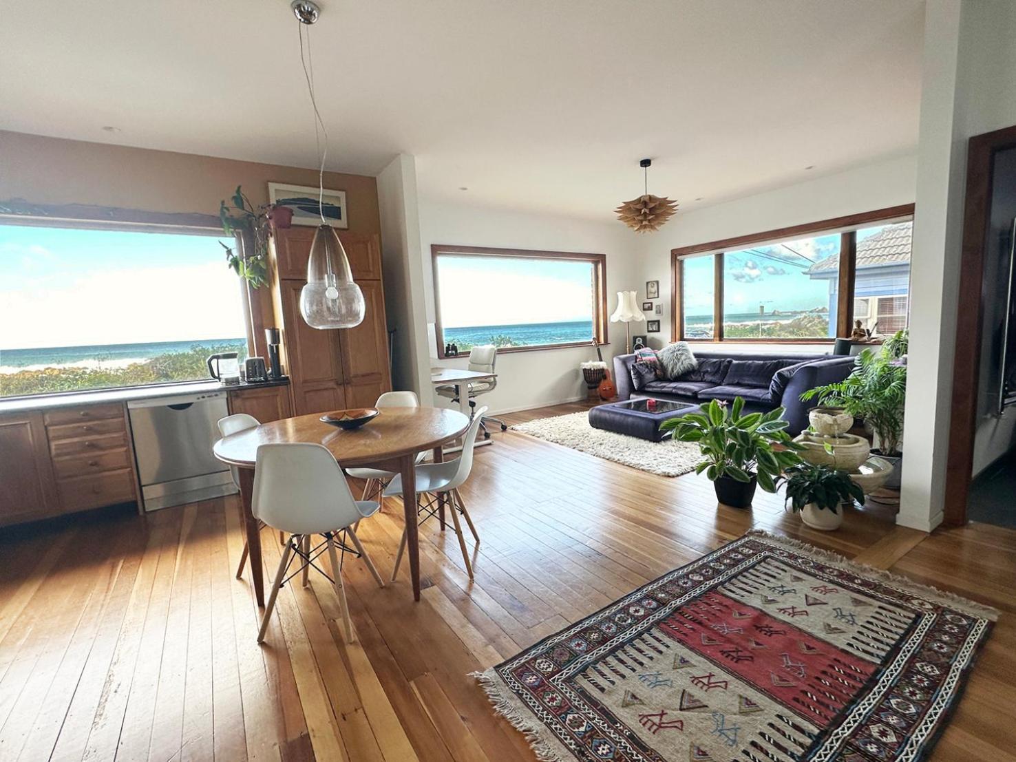 Stunning Views Ocean-front * Wellington