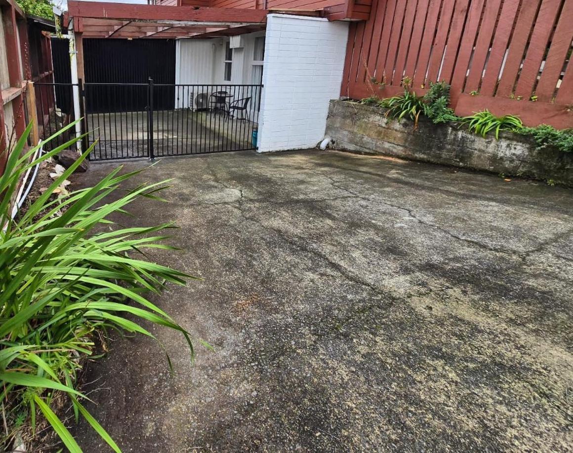 Abode For Two And A Few Paws Apartment Wellington