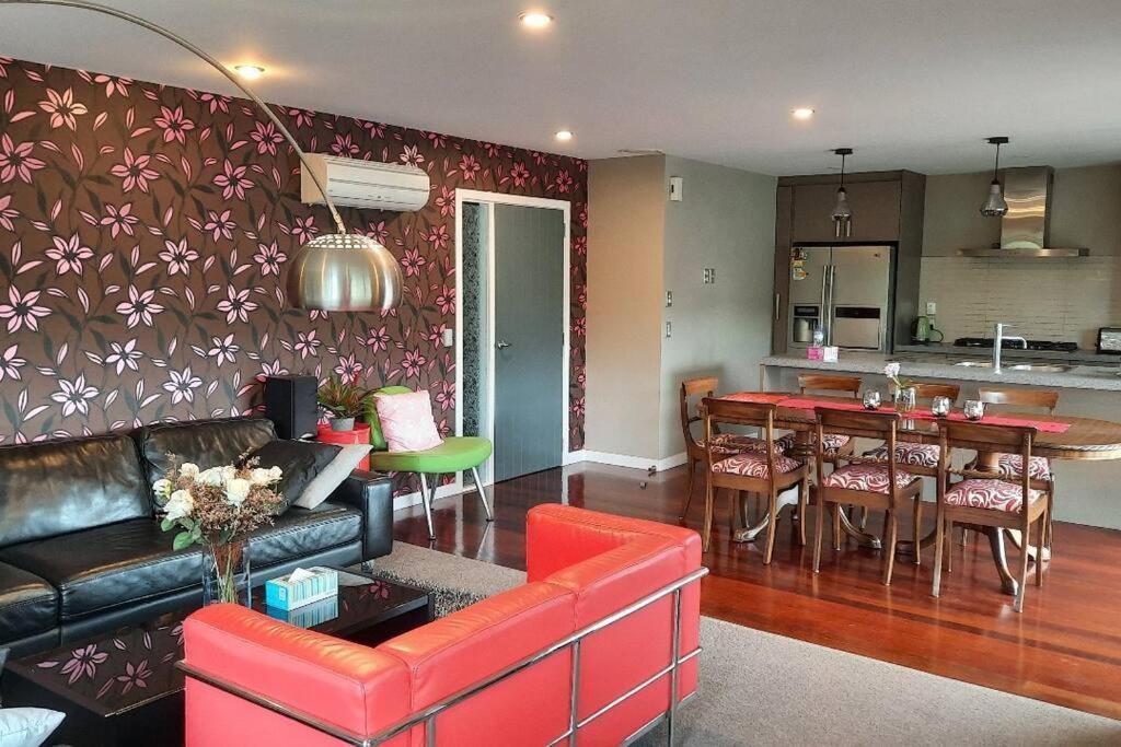 Villa Stunning Modern House In Karori Wellington