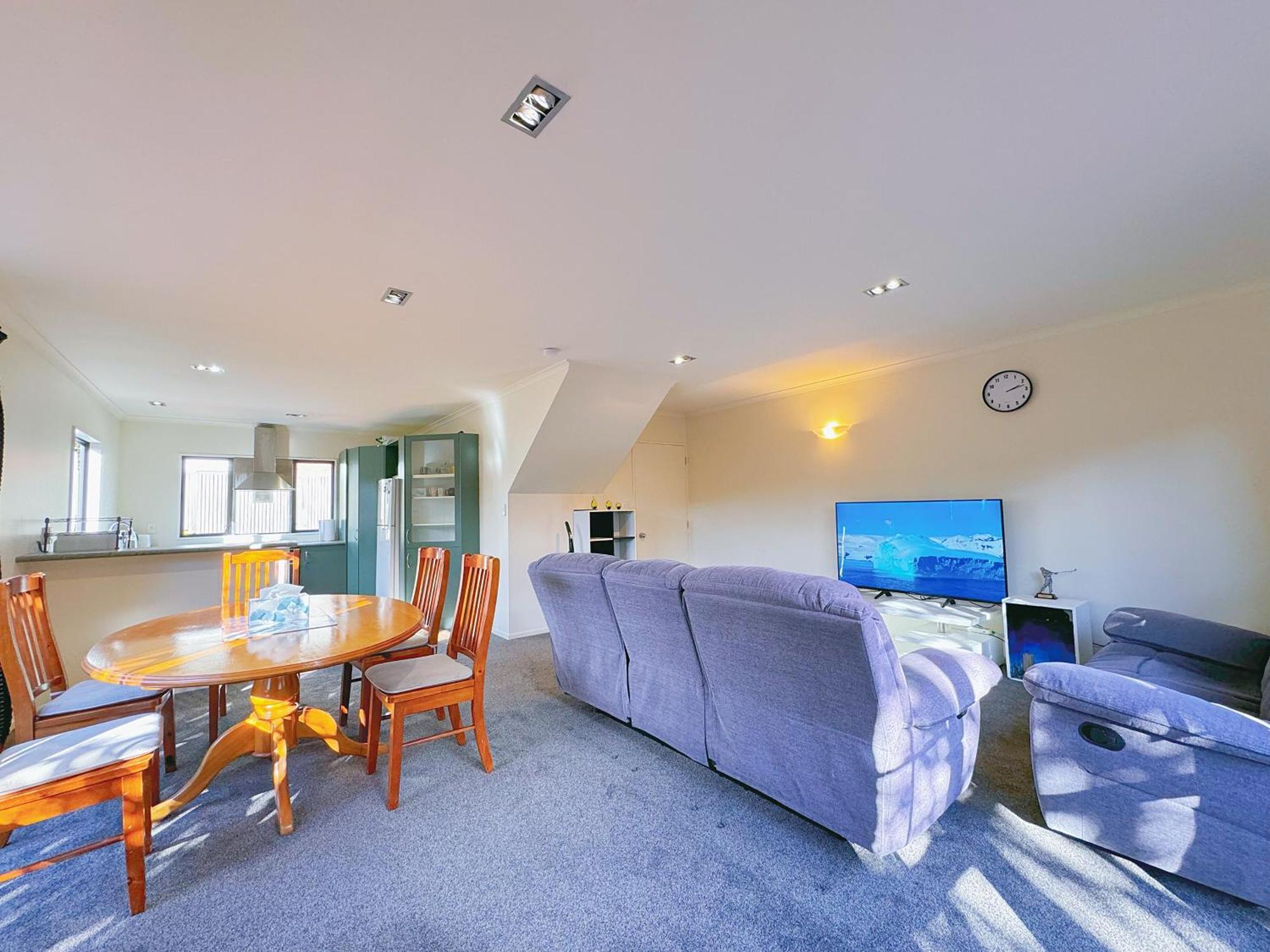 Sunny Family Retreat & Comforts Villa Wellington
