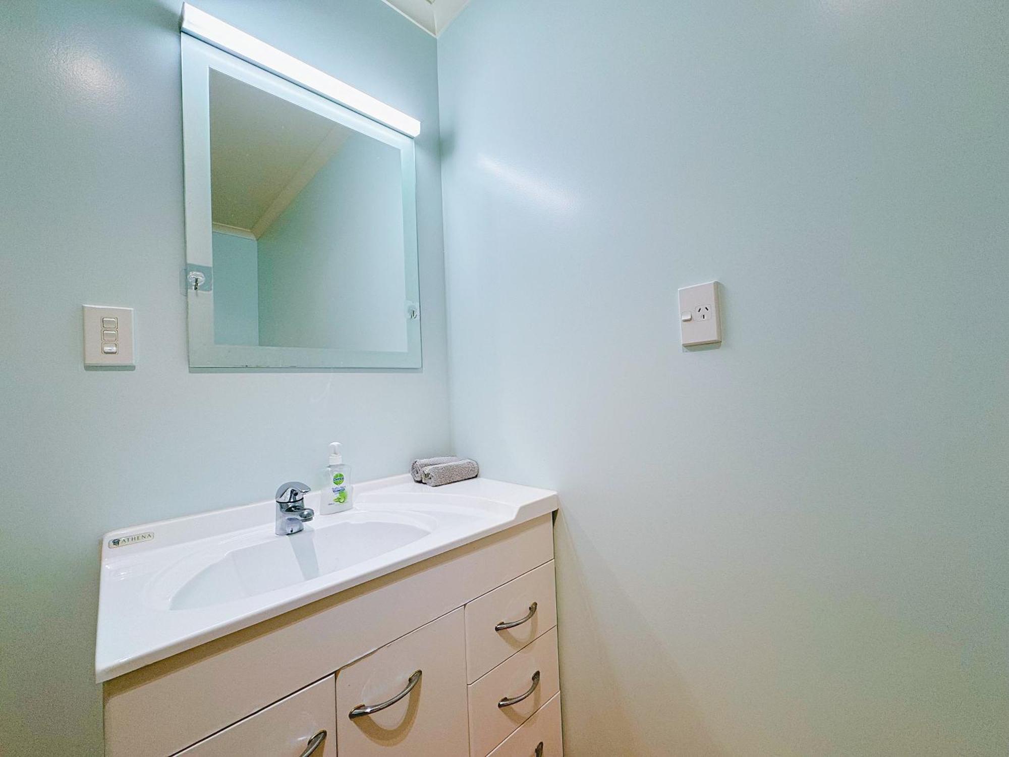 Sunny Family Retreat & Comforts Wellington