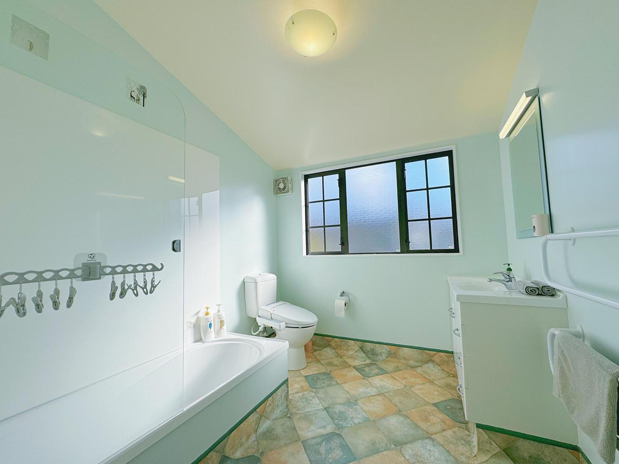 Sunny Family Retreat & Comforts Wellington