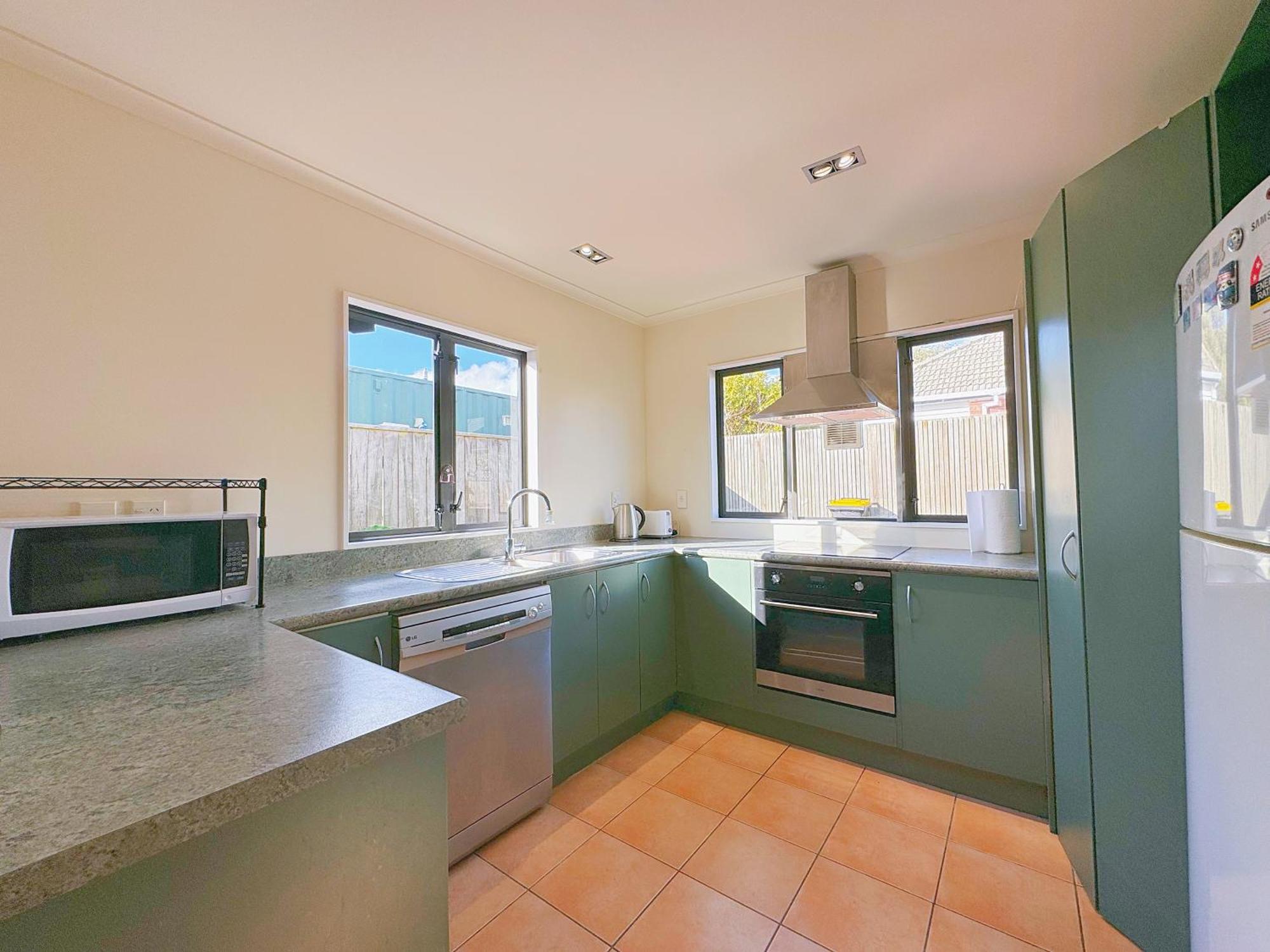 Sunny Family Retreat & Comforts Villa