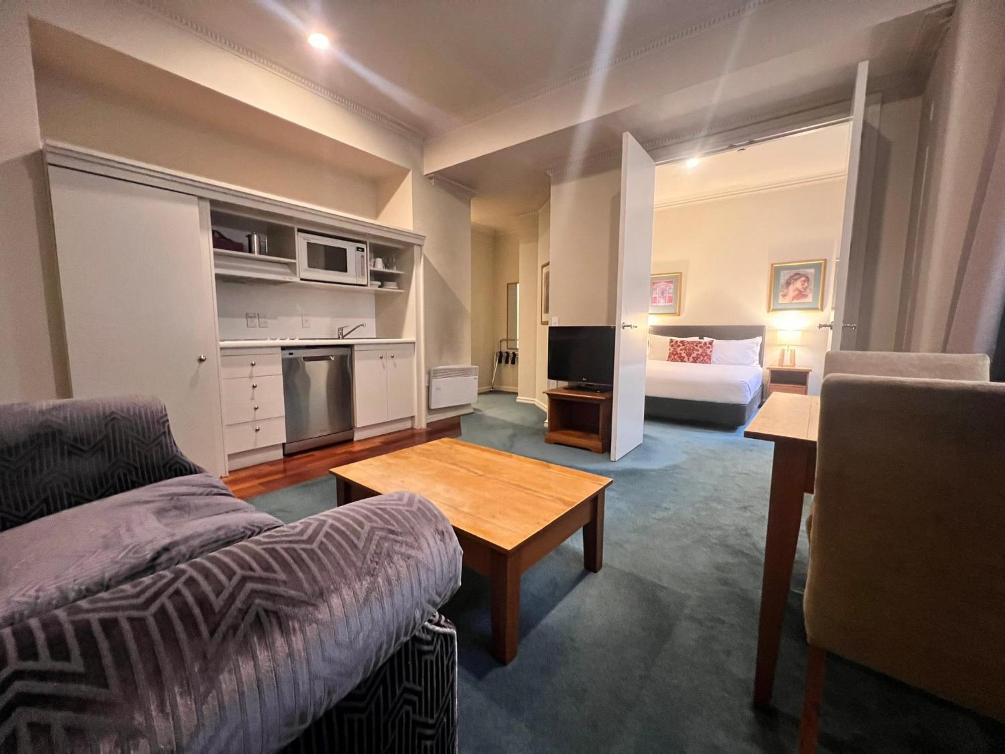Quest Aparthotel 4*