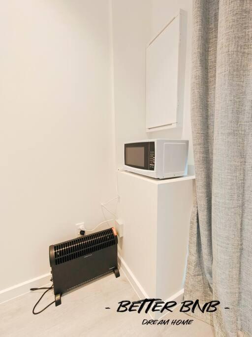 Cbd Brand New Modern Living Apartment *