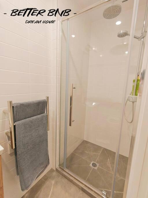 Cbd Brand New Modern Living Apartment Wellington
