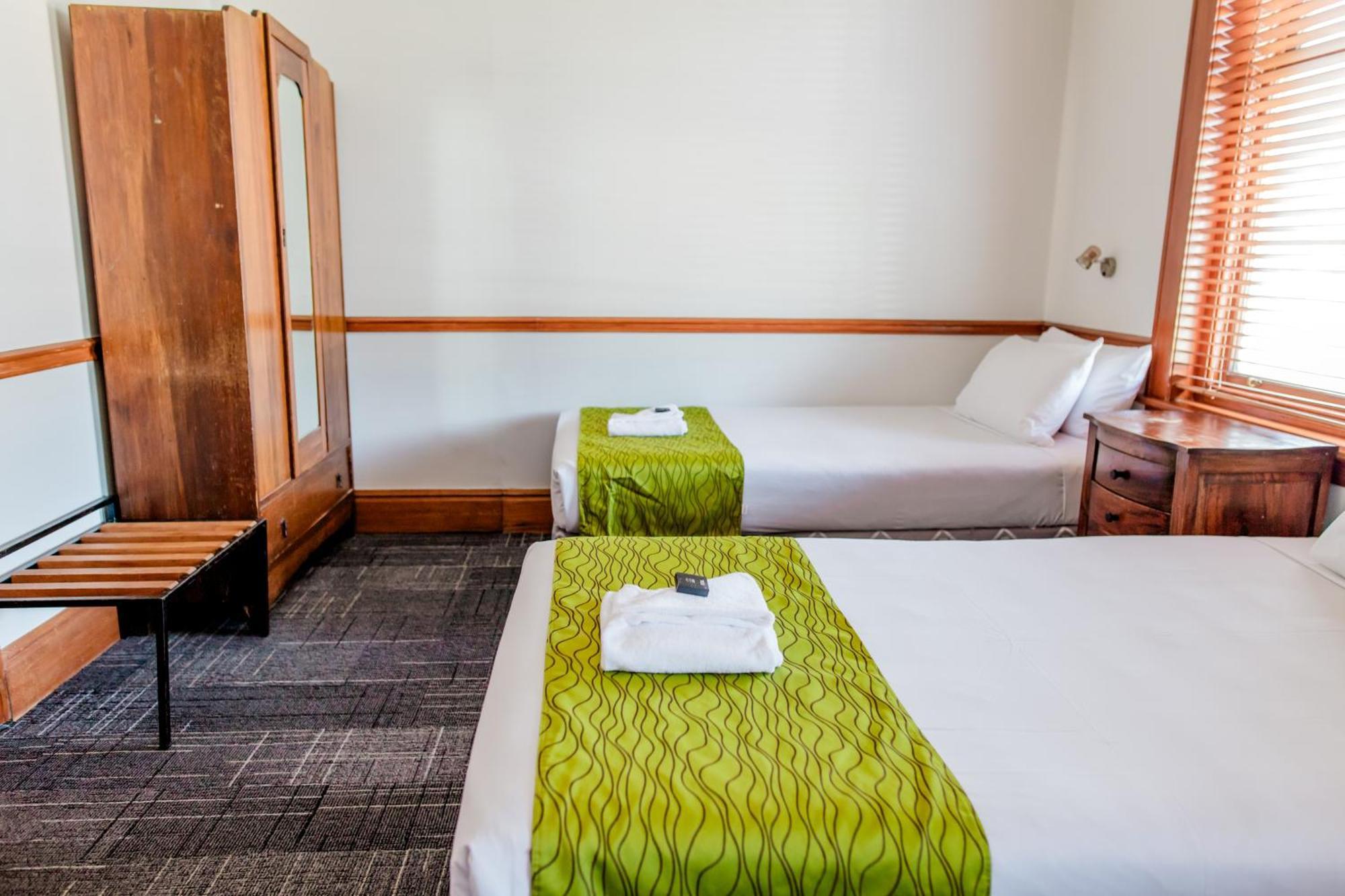 The Cambridge & Backpackers * Wellington