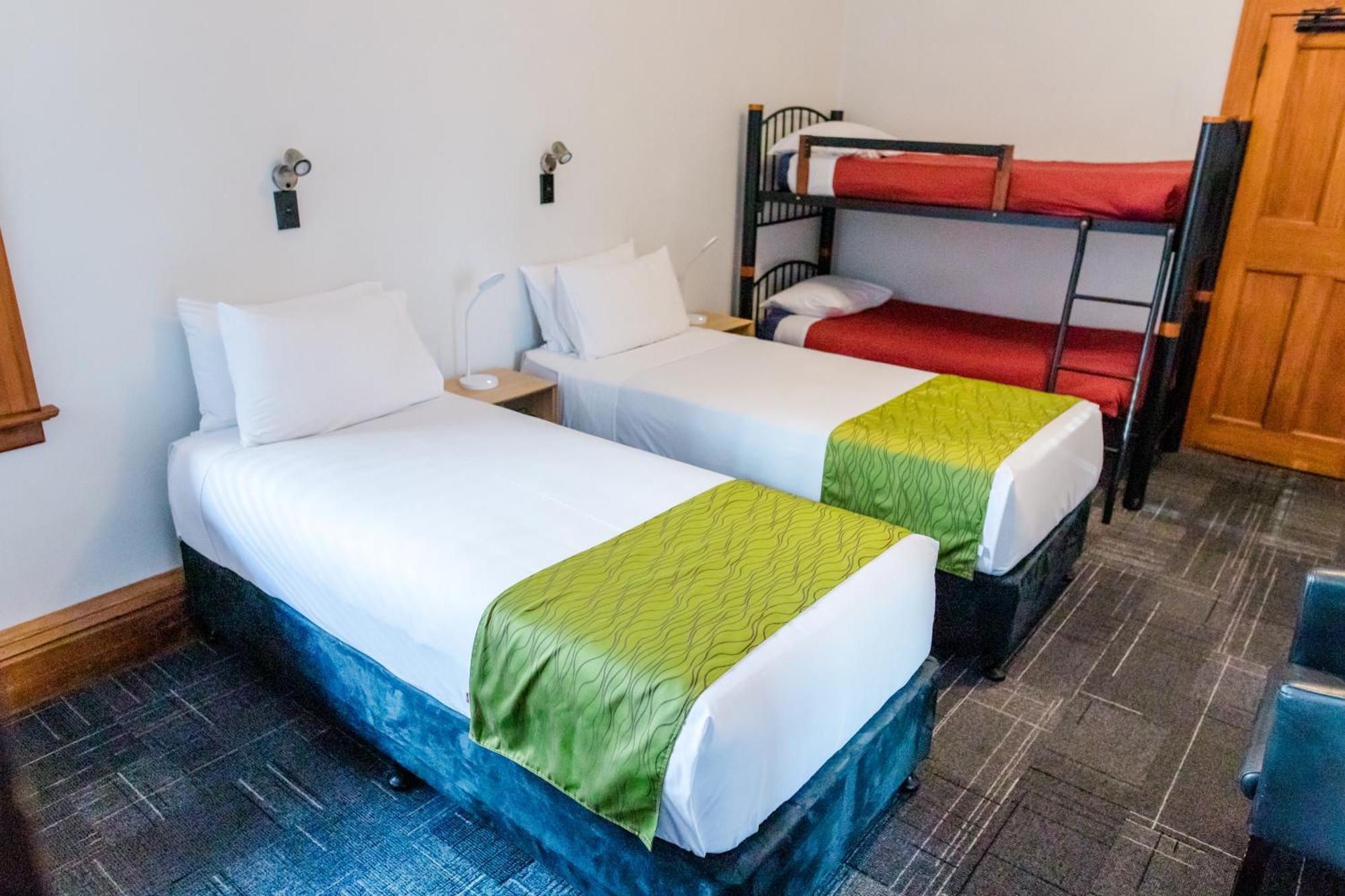 The Cambridge & Backpackers Wellington