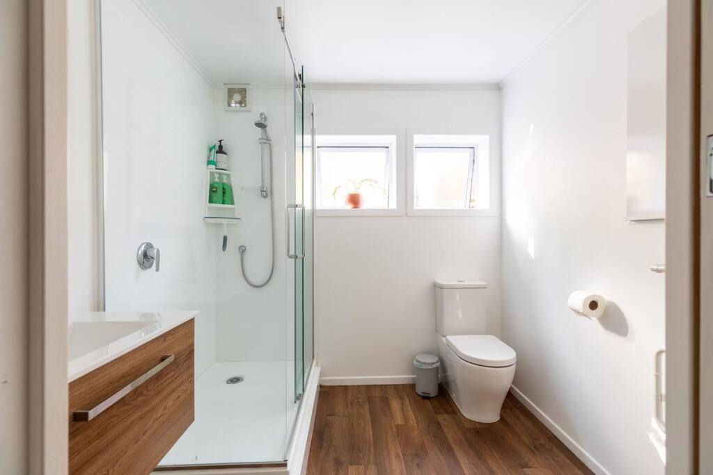 Sunny 1 Bedroom Flat With Parking