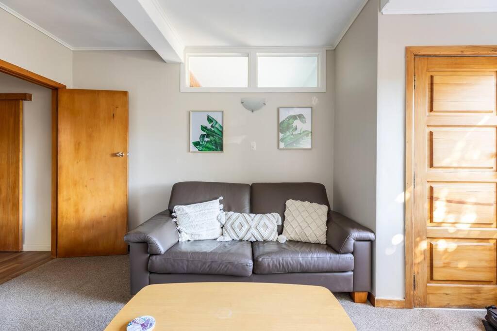Sunny 1 Bedroom Flat With Parking * Wellington