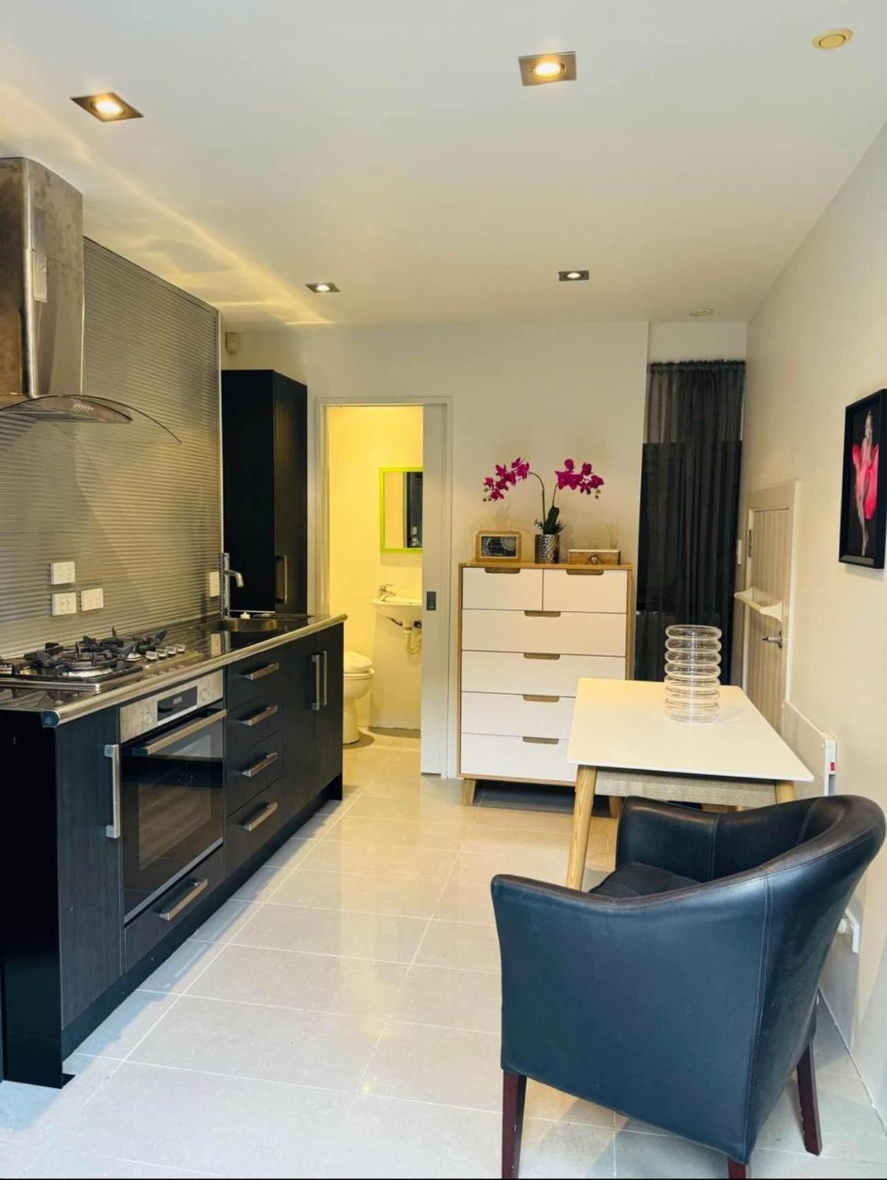 Furnished, Modern Apartment *