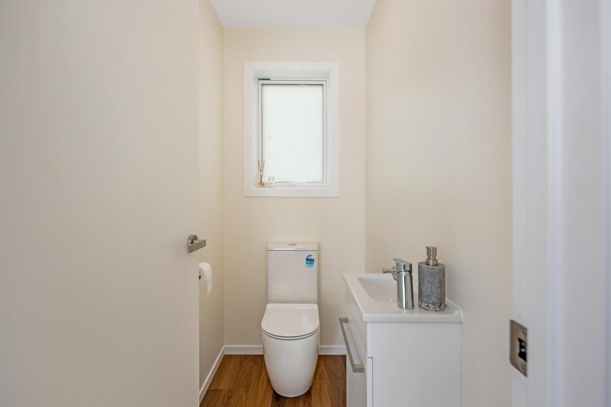 Stunning View, Privacy, Close To Ferry & Brand-new