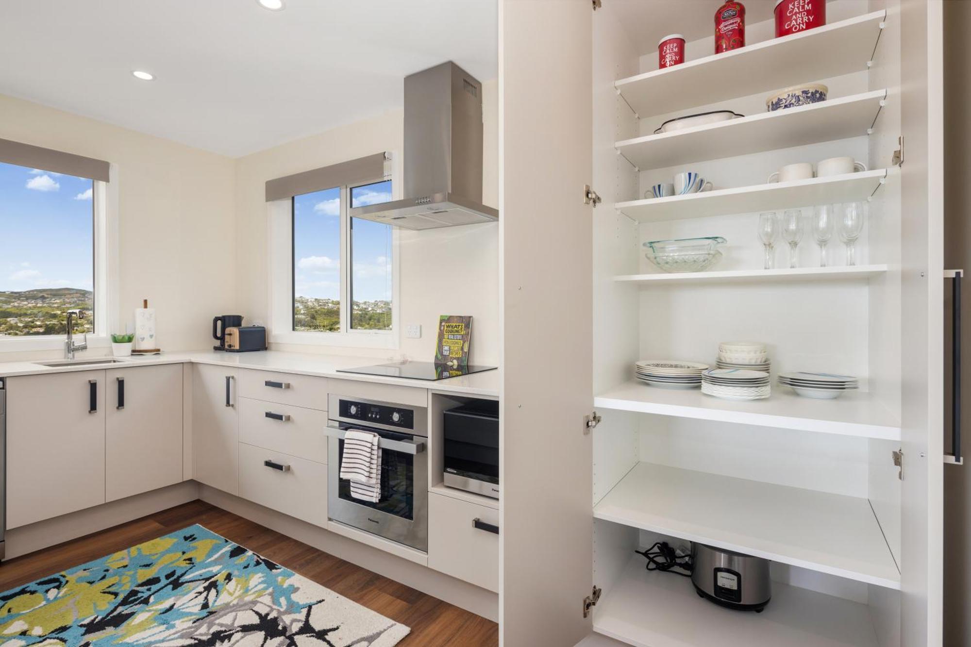 Stunning View, Privacy, Close To Ferry & Brand-new * Wellington